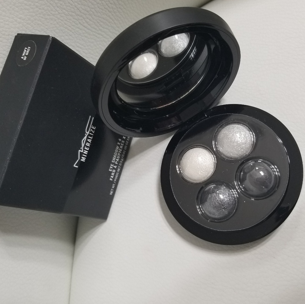 Brand New Mac A Waft of Grey mineralized eyeshadow